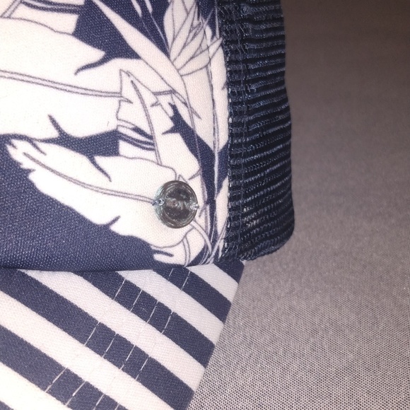 Roxy blue and white leaf design hat, snapback - Picture 4 of 4